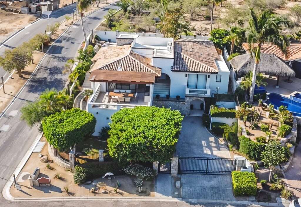 Los Cabos Residencial La Jolla Casa Tigre is located in La Jolla, a well-positioned community offering convenient access to San José del Cabo and the corridor. This house has ocean – #10 Priv Azabache y Paseo Sn Jorge, Cabo Corridor, BS