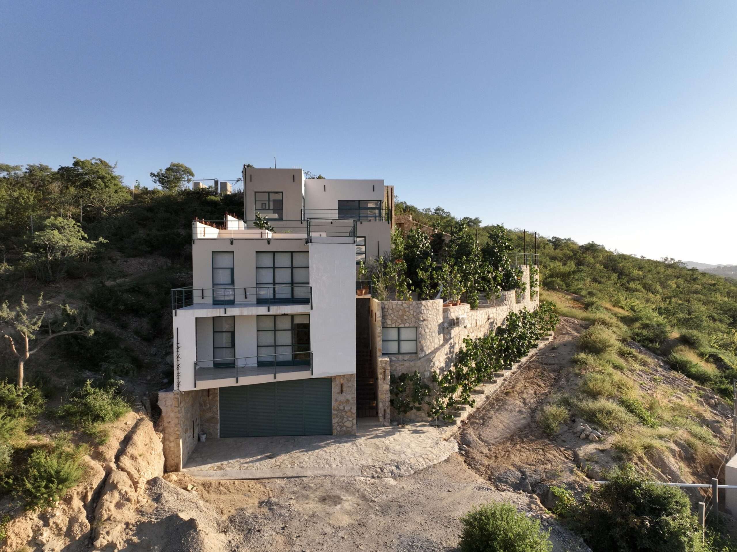 Los Cabos Residencial La Jolla Casa Tigre is located in La Jolla, a well-positioned community offering convenient access to San JosΓ© del Cabo and the corridor. This house has ocean for sale