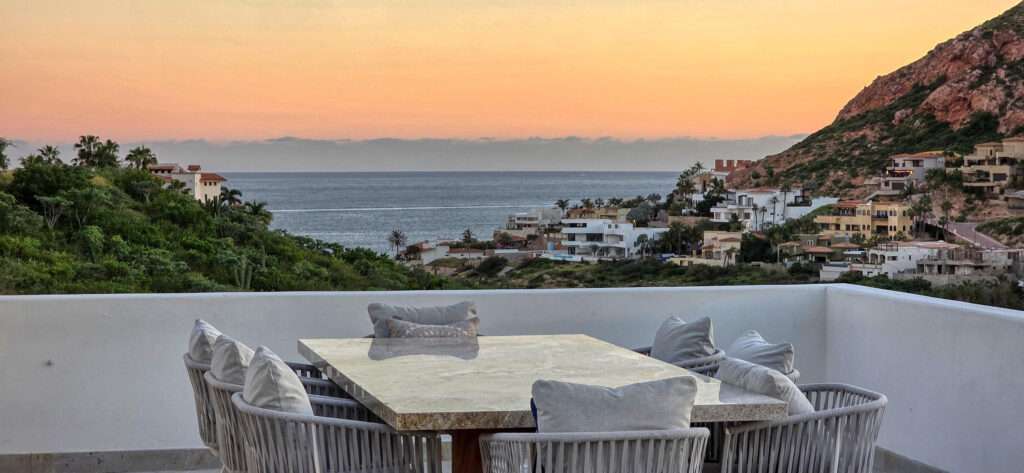 Los Cabos Palmilla Estates Discover a standout investment opportunity in coveted Palmilla Estates, where relaxed coastal style meets refined comfort. This single-story 3-bedroom, 3-bath home blends natural stone, warm wood beams, and a gourmet kitchen with high-end appliances, breakfast nook, and full bar. A generous entry courtyard opens to a heated pool, jacuzzi, outdoor kitchen, and a sun-washed yard overlooking the 9th fairway of the Jack Nicklaus Mountain Course. Eligible for a golf membership, it also makes an effortless vacation retreat with close access to Palmilla Beach, world-class amenities, and the charming San José town center. – 22 Corsarios, San Jose Corridor, BS