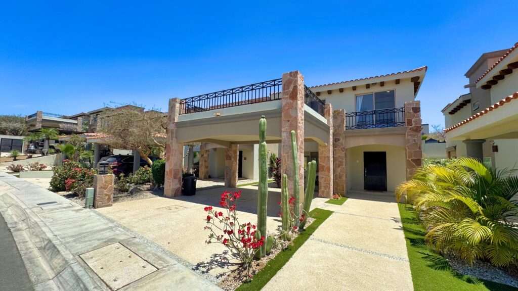 Los Cabos Terranova Beautiful turnkey two-story corner home located in the gated community of Terranova Residencial. The main level offers an inviting living and dining area, a kitchen with granite countertops and pantry. Also a flex room ideal as a guest bedroom or home office.The second level features three bedrooms, including a spacious primary suite with walk-in closet, bathtub, and double vanity, plus two additional bedrooms connected by a Jack-and-Jill bathroom.Enjoy a private backyard with an 80 m² garden, swimming pool, and BBQ area, perfect for entertaining. The rooftop terrace with pergola and BBQ area offers beautiful sunset – 22 Las Ballenas, Cabo Corridor, BS