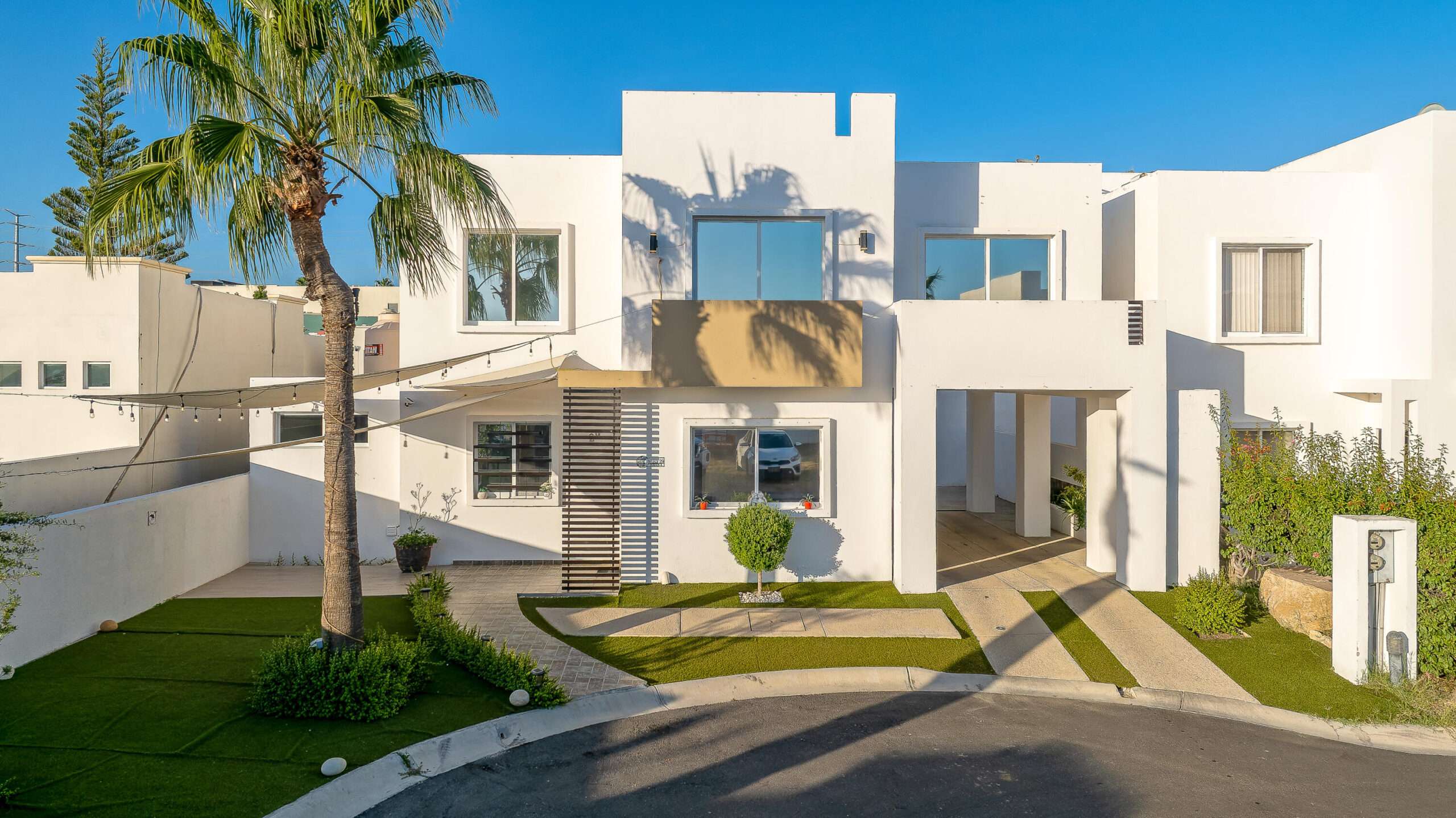 Los Cabos Magisterial Located in a residential area with excellent appreciation and high rental demand, this duplex is an outstanding opportunity for investors or buyers looking to build equity through light renovations. Both apartments are included in the sale as one deeded property. The neighborhood continues to grow in popularity due to its strategic location and accessibility, making this property an attractive option for rental income or long-term investment. Ubicado en una zona residencial de excelente plusvalΓa y alta demanda de rentas, este dΓΊplex representa una magnΓfica oportunidad para inversionistas o compradores interesados en generar patrimonio mediante remodelaciones ligeras. Ambos departamentos estΓ‘n incluidos en la venta como una sola propiedad escriturada. La colonia continΓΊa aumentando su popularidad gracias a su ubicaciΓ³n estratΓ©gica y accesibilidad, convirtiendo esta propiedad en una excelente opciΓ³n para generar ingresos por renta o inversiΓ³n a largo plazo. for sale