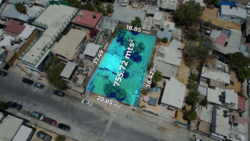 Los Cabos Terranova Beautiful turnkey two-story corner home located in the gated community of Terranova Residencial. The main level offers an inviting living and dining area, a kitchen with granite countertops and pantry. Also a flex room ideal as a guest bedroom or home office.The second level features three bedrooms, including a spacious primary suite with walk-in closet, bathtub, and double vanity, plus two additional bedrooms connected by a Jack-and-Jill bathroom.Enjoy a private backyard with an 80 m² garden, swimming pool, and BBQ area, perfect for entertaining. The rooftop terrace with pergola and BBQ area offers beautiful sunset – 5 DE FEBRERO, Cabo San Lucas, BS