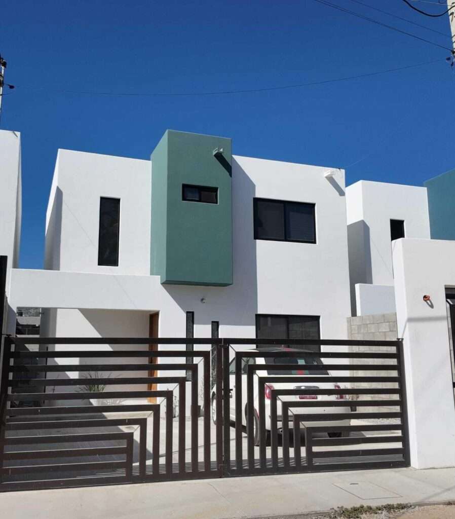 Los Cabos Ampliacion El Zacata EN VENTA CASA DE ENMEDIO, Col. Zacatal San José de Cabo.Esta casa se encuentra en un estado impecable, prácticamente nueva. Cuenta con recamara master con baño. 2 recamaras con closet. Todas las recamaras con aire acondicionado y closet. Estancia de sala y comedor con aire acondicionado. Total 2.5 baños. Amplio patio. Cisterna de 5,000 litros y tinaco de 1,100 litros. Tanque de gas LP estacionario. Calentador. Equipo hidroneumático. Conexiones listas para cocina y lavadora. Ubicada cerca de Oxxo, Chedraui, Smart Fit. Tienda Ley y Starbucks, escuelas y restaurantes. Vías rápidas por boulevard Forjadores y a 3 minutos de carretera Transpeninsular. for sale