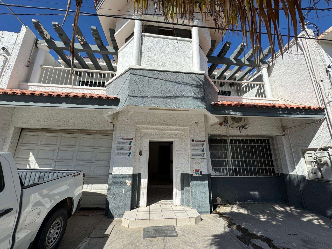 Los Cabos Camino Del Mar A unique opportunity to acquire a furnished home with 3 bedrooms, 2 and a Β½ baths, 2 car garage, patio, and a rooftop with ocean, mountain and golf course for sale