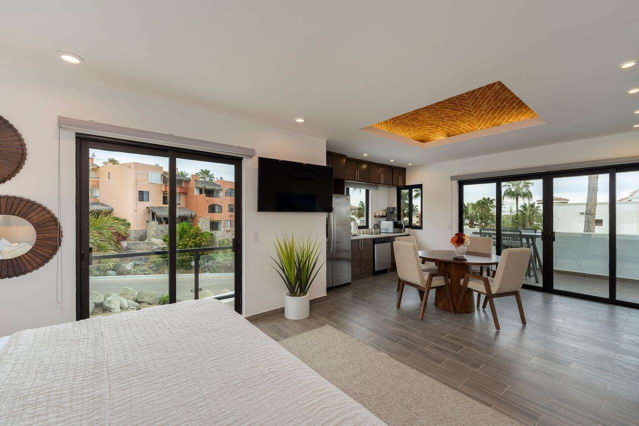 Los Cabos Hacienda Campestre Beautiful 3 bedroom home with additional nanny(maids)quarters, roof top terrace and a garage backing onto the 13th fairway of the prestigious Club Campestre Golf course. Here is your opportunity to own a piece of the established and very sought after community of Hacienda in Campestre. Surrounded by lush green landscape and over head ocean for sale