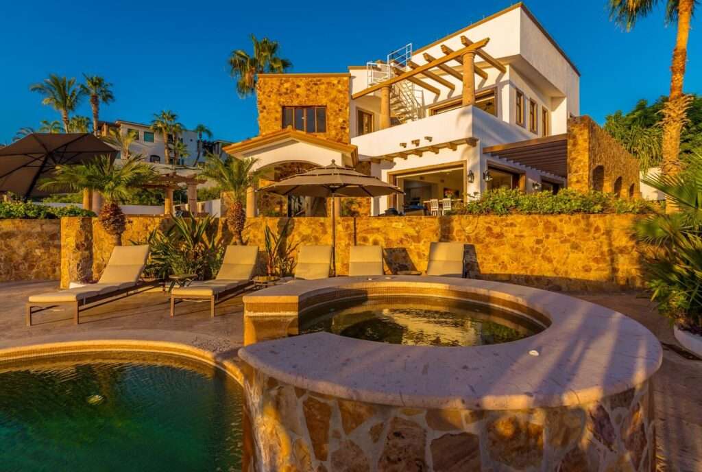 Los Cabos Cresta Del Mar Mediterranean-style Home with a poolside bar and generously proportioned patio with its water features, putting green, pool and spa create a playful inviting atmosphere where friends and family will want to gather. Sunset cocktails atop the rooftop deck with its arch – 96 Calle Principal Cresta del Mar, Cabo Corridor, BS