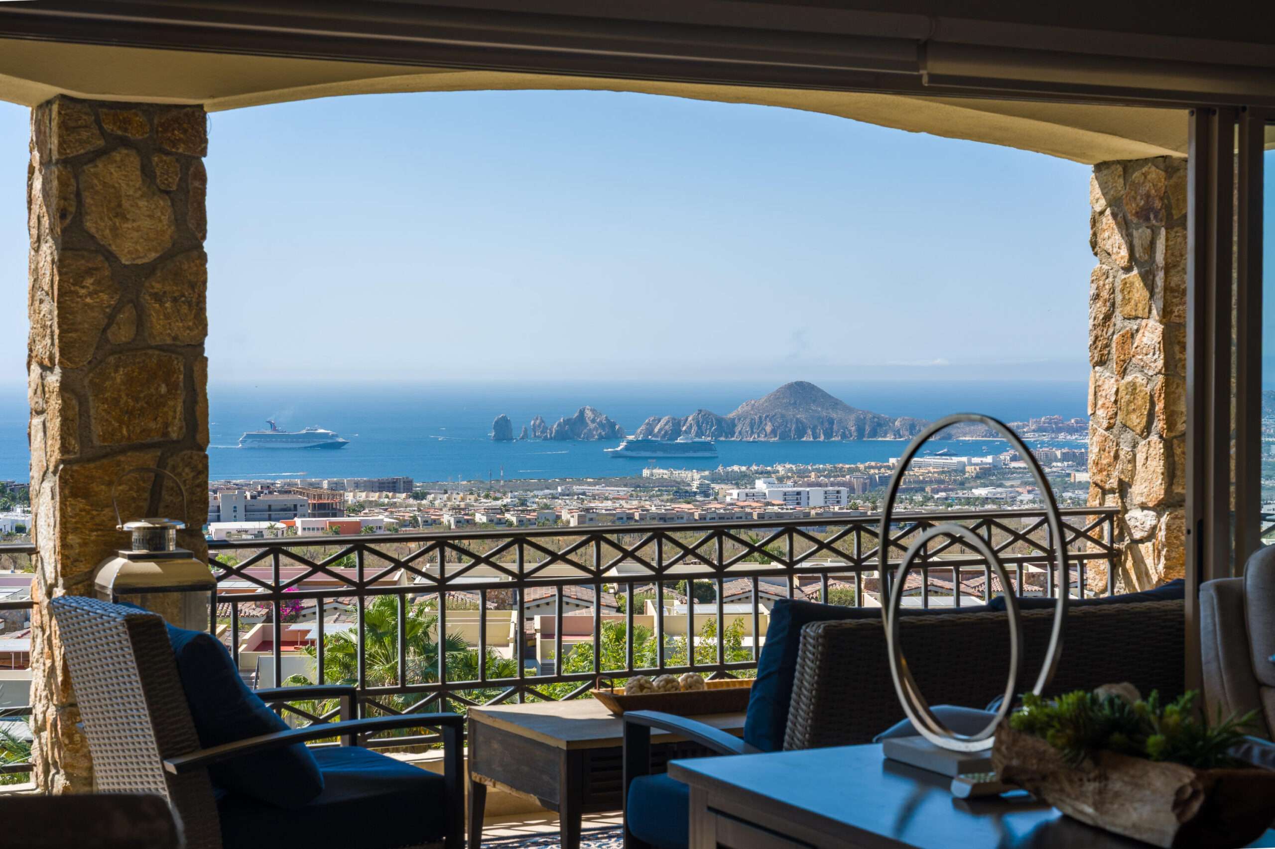Los Cabos Avalon Owner financing! Pregunta por planes de financiamiento.Ubicado en una de las zonas con mayor crecimiento de El Tezal, Avalon ofrece una ubicaciΓ³n privilegiada con acceso rΓ‘pido a la Carretera Transpeninsular, a solo minutos del centro de Cabo y la marina.Condo de 2 recΓ‘maras, 2 baΓ±os y un estacionamiento con pΓ©rgola. Ubicado en tercer nivel, con vistas al mar y a la ciudad que elevan la experiencia de vivir el espacio. Cuenta con una distribuciΓ³n espaciosa y una cocina integrada con barra de granito, que aporta un toque elegante y se convierte en el punto central del Γ‘rea social.Una excelente oportunidad de inversiΓ³n, con un precio por debajo del promedio del mercado en la zona, ofreciendo un valor excepcional en el mercado actual. Agenda tu visita. for sale