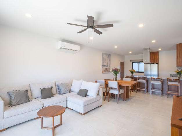 Los Cabos Avalon Owner financing! Pregunta por planes de financiamiento.Ubicado en una de las zonas con mayor crecimiento de El Tezal, Avalon ofrece una ubicaciΓ³n privilegiada con acceso rΓ‘pido a la Carretera Transpeninsular, a solo minutos del centro de Cabo y la marina.Condo de 2 recΓ‘maras, 2 baΓ±os y un estacionamiento con pΓ©rgola. Ubicado en tercer nivel, con vistas al mar y a la ciudad que elevan la experiencia de vivir el espacio. Cuenta con una distribuciΓ³n espaciosa y una cocina integrada con barra de granito, que aporta un toque elegante y se convierte en el punto central del Γ‘rea social.Una excelente oportunidad de inversiΓ³n, con un precio por debajo del promedio del mercado en la zona, ofreciendo un valor excepcional en el mercado actual. Agenda tu visita. for sale