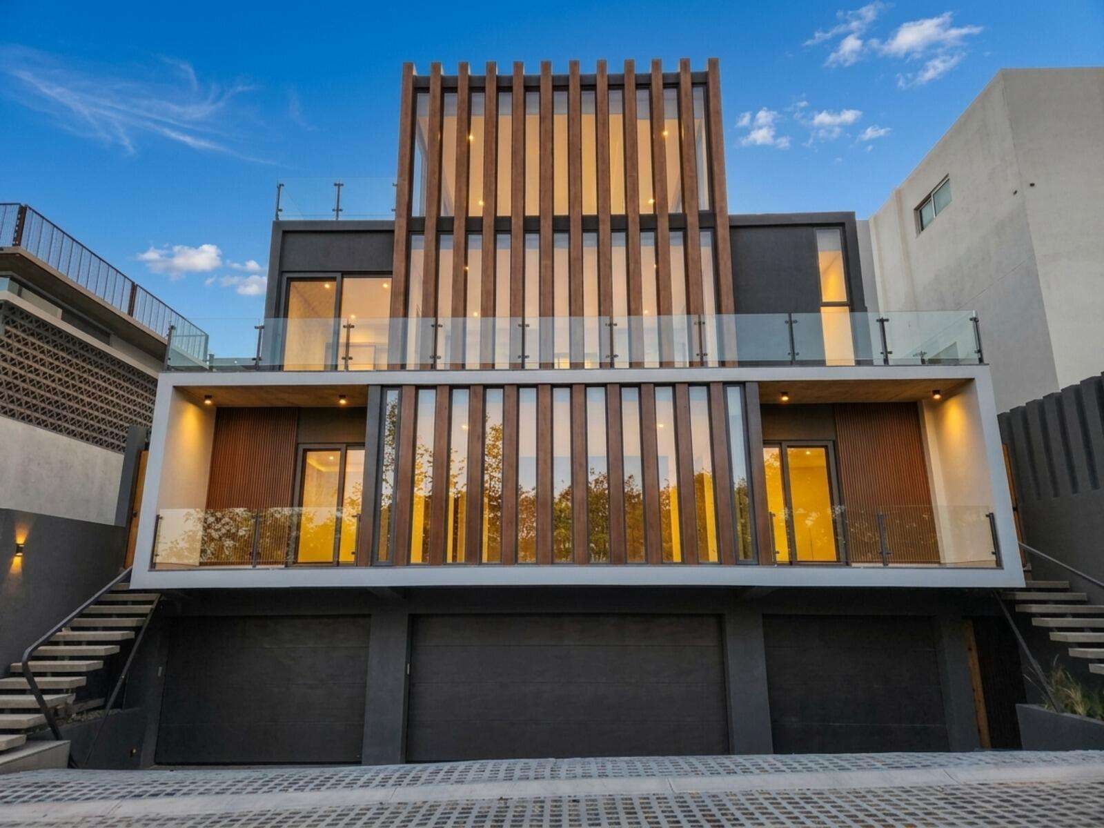Los Cabos Brisas Del Pac East Casa de un nivel en Brisas del PacΓfico con estructura para segundo piso. Cuenta con dos cocheras techadas, sala, sala de estar, cocina con isla y terraza. Terreno de 2,100 mΒ² con gran potencial para alberca, ampliaciΓ³n o desarrollo. Ideal para inversiΓ³n o vivir.Single-level home in Brisas del PacΓfico with structure for a second floor. Features two covered carports, living room, family room, kitchen with island, and terrace. 2,100 mΒ² lot with excellent potential for a pool, expansion, or development. Ideal for living or investment. for sale