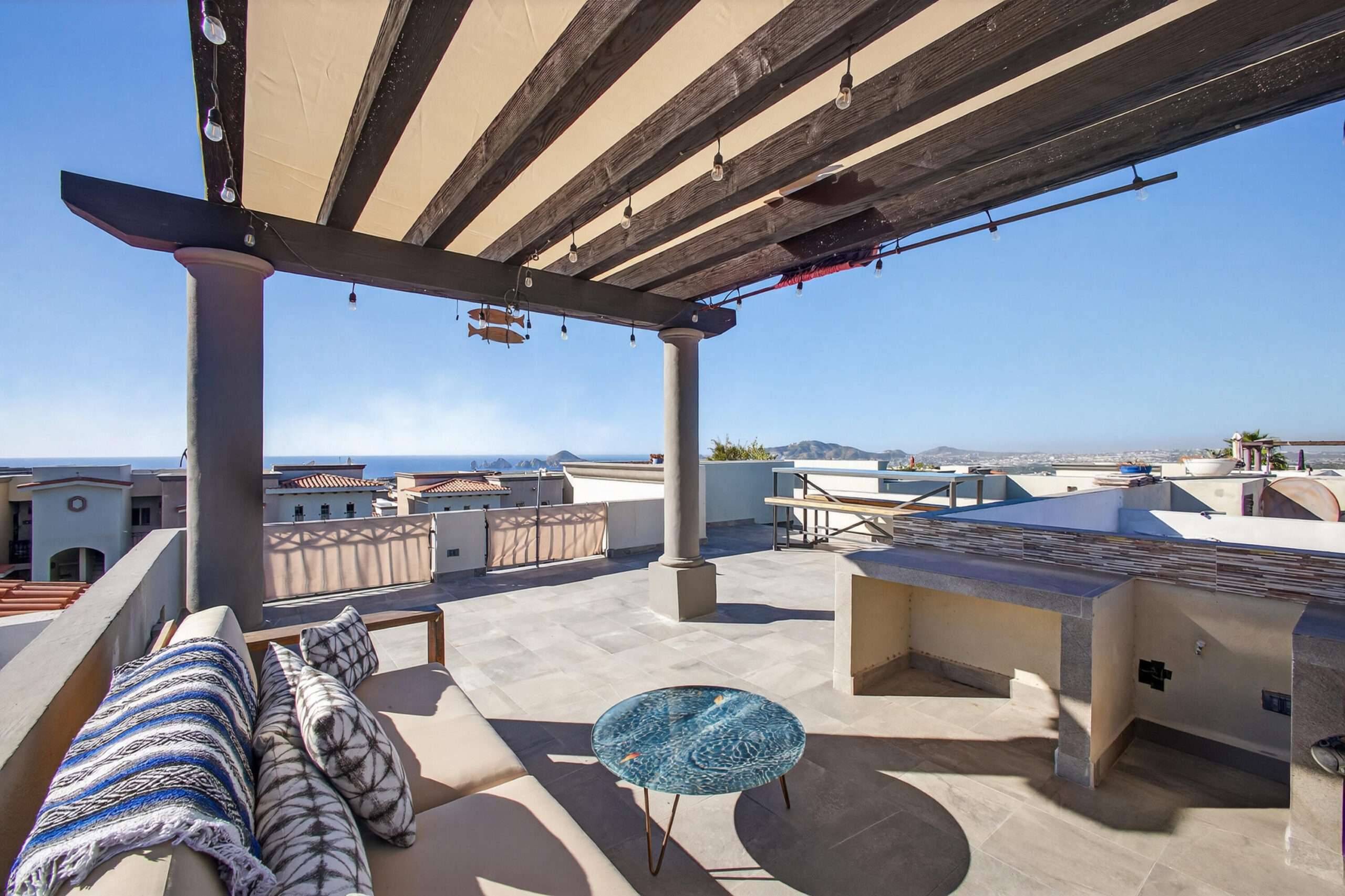 Los Cabos Magisterial Este Hermoso Condo combina amplitud, iluminaciΓ³n natural y acabados de calidad en una de las zonas mΓ‘s cΓ³modas y prΓ‘cticas para vivir , con cochera para dos autos y portΓ³n elΓ©ctrico. Cuenta con sala, comedor y cocina amplia con barra de granito. Los baΓ±os estΓ‘n renovados con canceles de vidrio, regaderas tipo lluvia y acabados modernos. Pisos de mΓ‘rmol, buena ventilaciΓ³n y excelente distribuciΓ³n. Lista para habitar o invertir, en una zona cΓ³moda y cΓ©ntrica. for sale