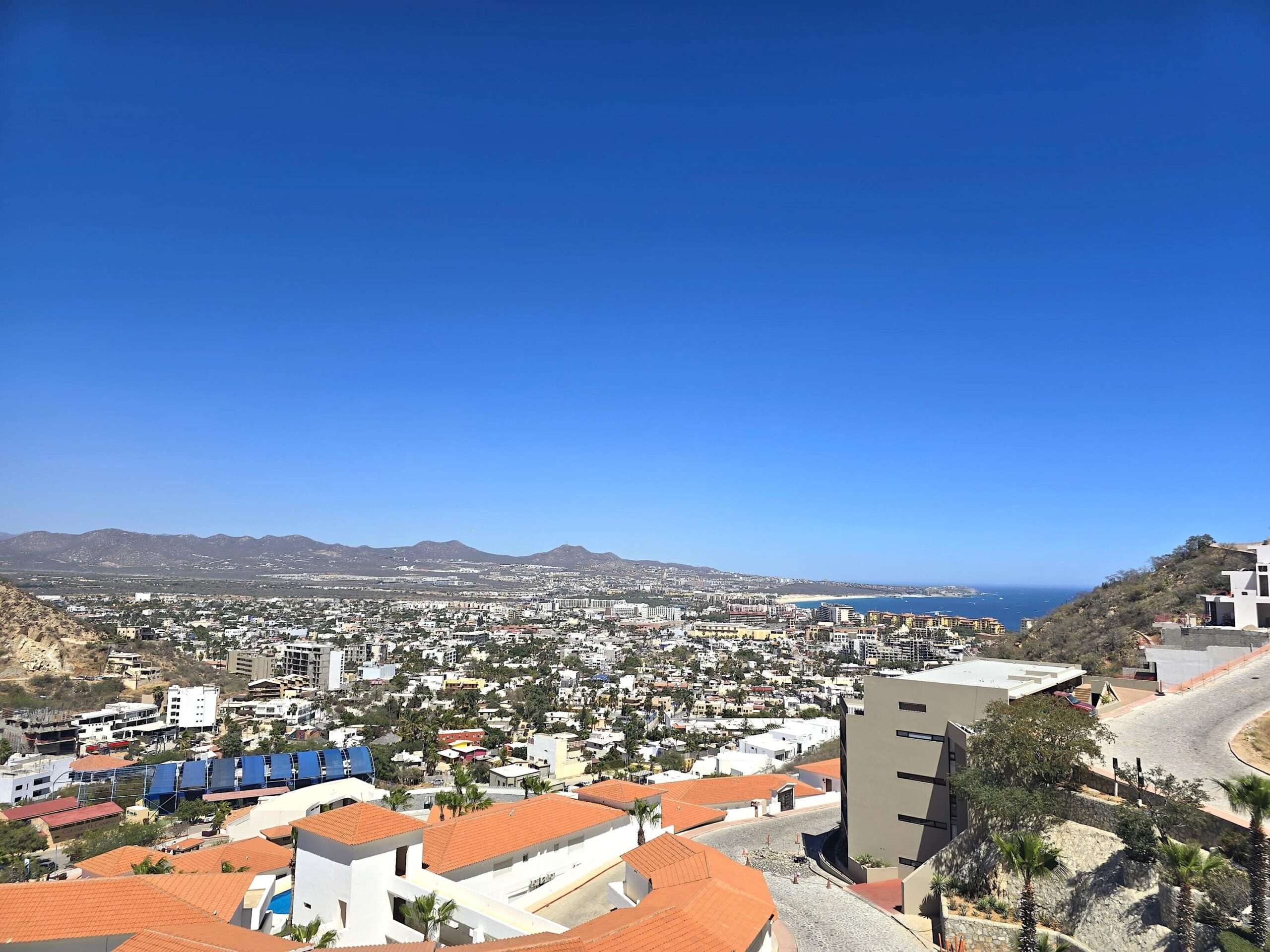 Los Cabos Mistiq Los Cabos Discover MISTIQ Los Cabos, an exclusive residential development in the desirable Cabo Corridor. This beautifully designed residence offers 158 mΒ² of living space with 2 bedrooms and 2.5 bathrooms, featuring a layout that maximizes natural light and indoor-outdoor living. The unit is fully furnished and equipped, ready to enjoy. Residents of MISTIQ Los Cabos enjoy resort-style amenities, elegant common areas, and a prime location just minutes from beaches, golf courses, restaurants, and the Marina of Cabo San Lucas. for sale