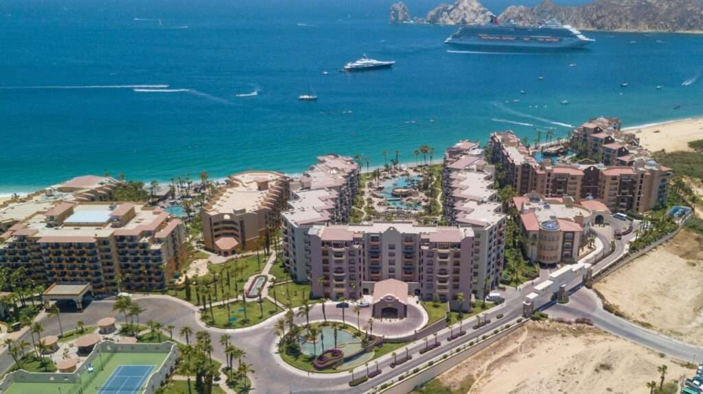 Los Cabos Fracc Lomas Del Cabo Discover this amazing sale opportunity in the Sunset area! Beautiful apartment with 2 bedrooms, 2 bathrooms, a rooftop with a pool and barbecue area. Enjoy privacy and security with controlled access gate for your peace of mind. It includes a storage room of 5.03 m² and one parking space of 15.82 m². – Camino Viejo a San José Km 0.5, Cabo San Lucas, BS