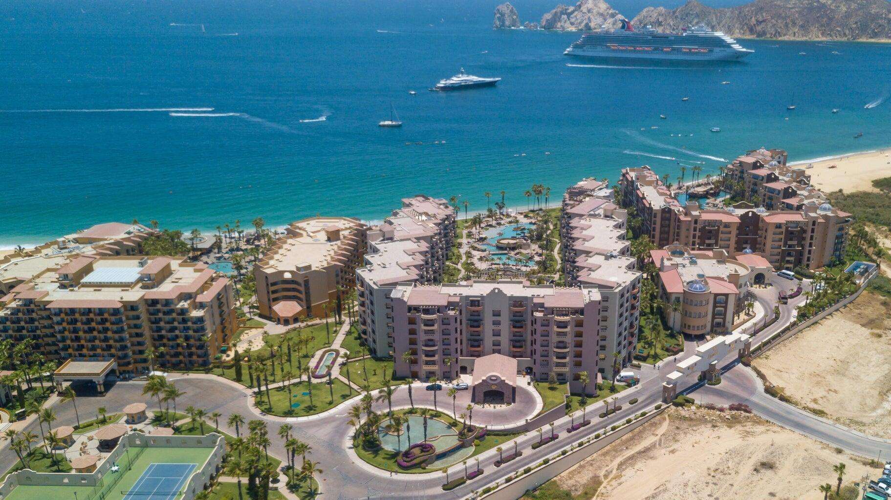 Los Cabos Fracc Lomas Del Cabo Discover this amazing sale opportunity in the Sunset area! Beautiful apartment with 2 bedrooms, 2 bathrooms, a rooftop with a pool and barbecue area. Enjoy privacy and security with controlled access gate for your peace of mind. It includes a storage room of 5.03 mΒ² and one parking space of 15.82 mΒ². for sale