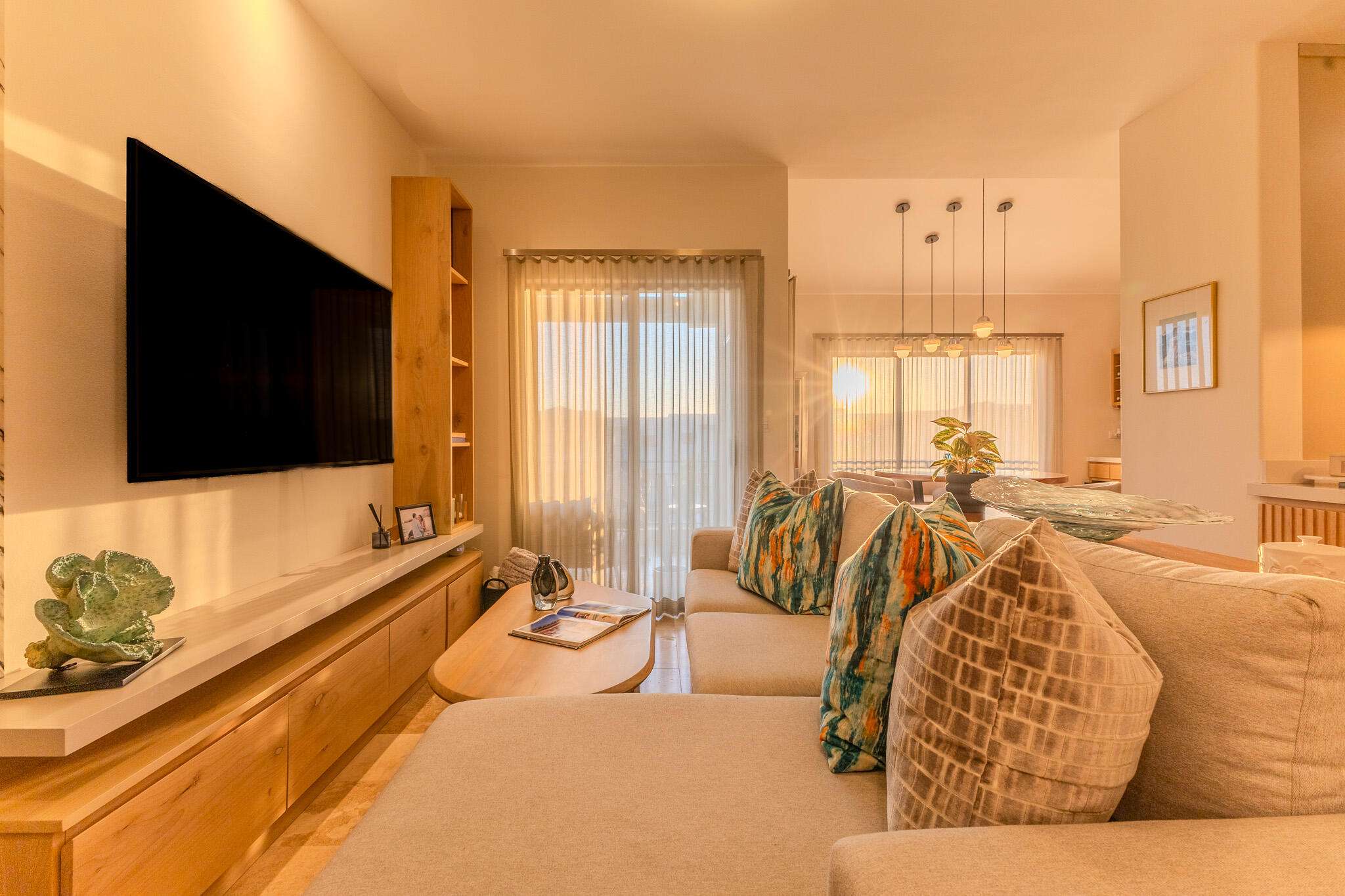 Los Cabos Aromi Residences Discover Aromi Residences in El Tezal's premium zone, Cabo San Lucas: innovative design fused with Baja's splendor. 10 min from Medano Beach, 44 luxury apartments & 15 private homes offer panoramic for sale