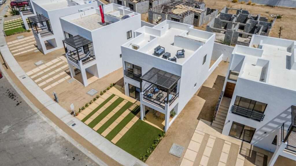 Los Cabos Vistana Spacious, clean, and comfortable home located in Vistana Del Cabo community. This well designed property features 3 bedrooms and 2 bathrooms on the main floor, offering privacy and convenience for everyday living.The second level offers a bright open-concept layout that seamlessly connects the living room, family (day) room, dining area, kitchen, and a full bathroom perfect for entertaining or relaxing with family.Enjoy access to a rooftop terrace with stunning 360 degree – Casa Cumbres #34, Cabo Corridor, Cabo Corridor, BS