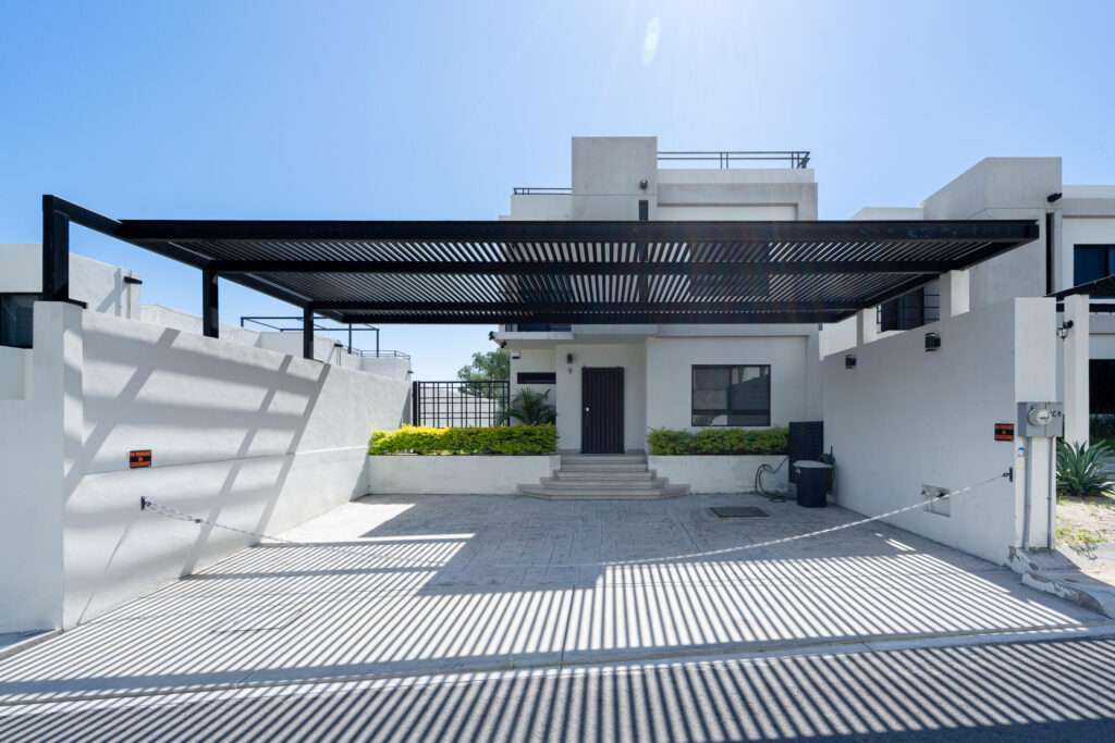 Los Cabos Terranova Beautiful turnkey two-story corner home located in the gated community of Terranova Residencial. The main level offers an inviting living and dining area, a kitchen with granite countertops and pantry. Also a flex room ideal as a guest bedroom or home office.The second level features three bedrooms, including a spacious primary suite with walk-in closet, bathtub, and double vanity, plus two additional bedrooms connected by a Jack-and-Jill bathroom.Enjoy a private backyard with an 80 m² garden, swimming pool, and BBQ area, perfect for entertaining. The rooftop terrace with pergola and BBQ area offers beautiful sunset – Cerro Picacho, Cabo San Lucas, BS