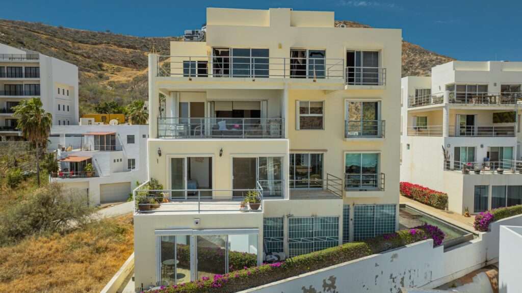 Los Cabos Rivieri Discover Paradise in Cabo San Lucas! Independent Duplex with 2 Bedrooms, 2 Bathrooms, and Backyard at Rivieri Pueblo Mediterráneo! Do you dream of living in a home that combines luxury, comfort, and a tranquil environment? Rivieri Pueblo Mediterráneo offers you the perfect opportunity to make it a reality. Come and discover our new fully independent duplex, located in the exclusive Área del Tezal in Cabo San Lucas, Baja California Sur. This contemporary Mediterranean-style property is ideal for those seeking an elegant and functional home in a secure, gated community. This duplex includes a kitchen with quartz countertop, closet, and 4 air conditioners and appliances. Highlighted Features of the Duplex2 Spacious Bedrooms2 Full BathroomsShared Backyard, perfect for having a petKitchen with Fine Carpentry and elegant finishesClosets in Both Bedrooms for greater convenienceAir Conditioners, ensuring comfort in all seasonsGated and Secure Community, providing peace and privacyExceptional ServicesAt Rivieri Pueblo Mediterráneo, you will not only get a dream home but also access to a variety of amenities designed to enhance your quality of life:Beautiful Clubhouse for meetings and eventsSpectacular Pools for adults and childrenCozy Fire Pit for unforgettable nightsCommon Terrace to enjoy the incredible – Condo San Charbel, Cabo San Lucas, Cabo San Lucas, BS