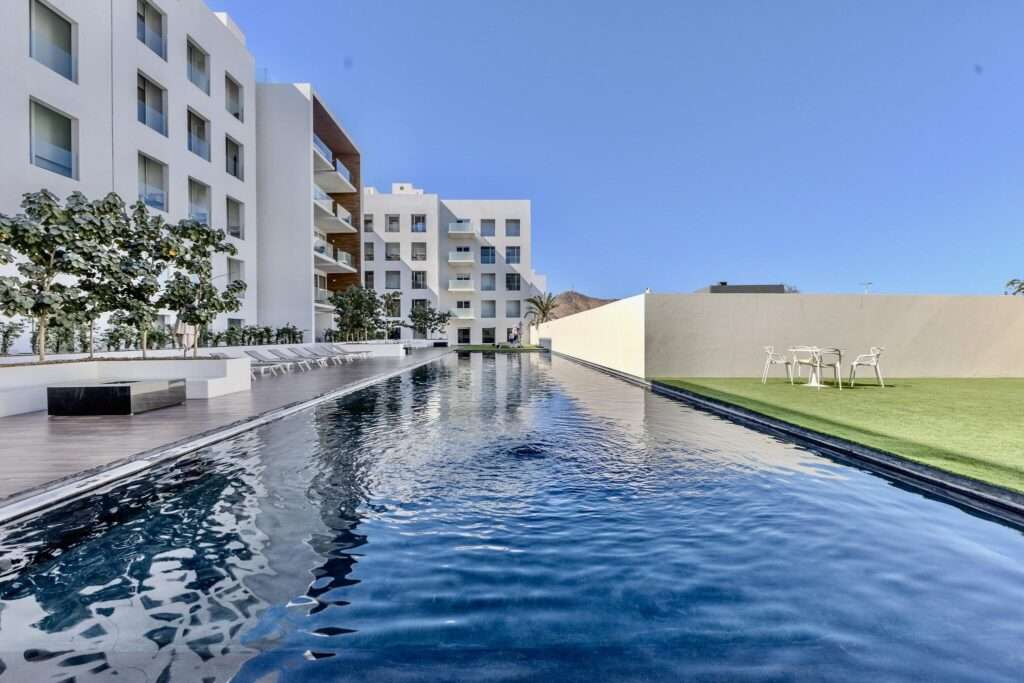 Los Cabos Cardinal Living Oportunidad en Cardinal Living, centro de Cabo. Depto 3 recámaras con lock-off: vive y renta o renta completo. Rooftop con jacuzzi, gym, asadores y vistas. Elevador, parking techado y seguridad 24/7. Listo para generar ingresos. 60% enganche + 40% a 2 años al 7%.Investment at Cardinal Living, downtown Cabo. 3BR lock-off unit: live & rent or rent all. Rooftop w/ jacuzzi, gym, BBQ & – Fragata, Cabo San Lucas, Cabo San Lucas, BS