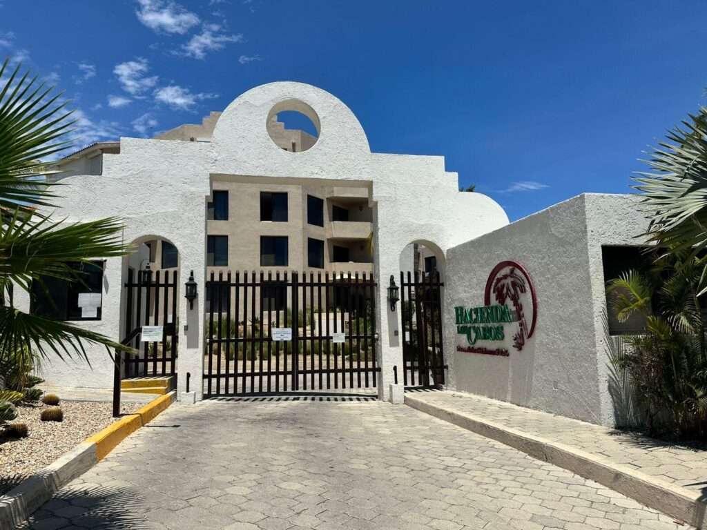 Los Cabos Balmar From the moment you step inside, you're welcomed by a PRIVATE ROOFTOP with JACUZZI and private bathroom, setting the tone for an elevated lifestyle. This Arch – Hacienda Los Cabos, San Jose del Cabo, San Jose del Cabo, BS