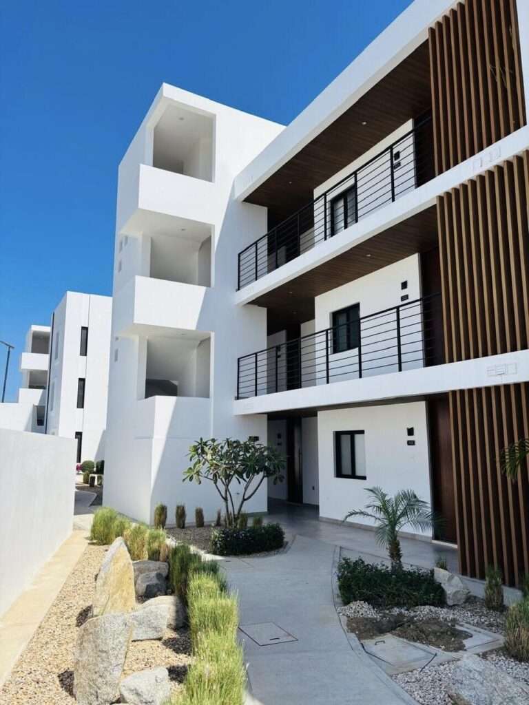 Los Cabos Alegranza This penthouse unit with its beautiful rooftop lounging area has spectacular ocean and estuary – Isla Natividad, Cabo Corridor, BS