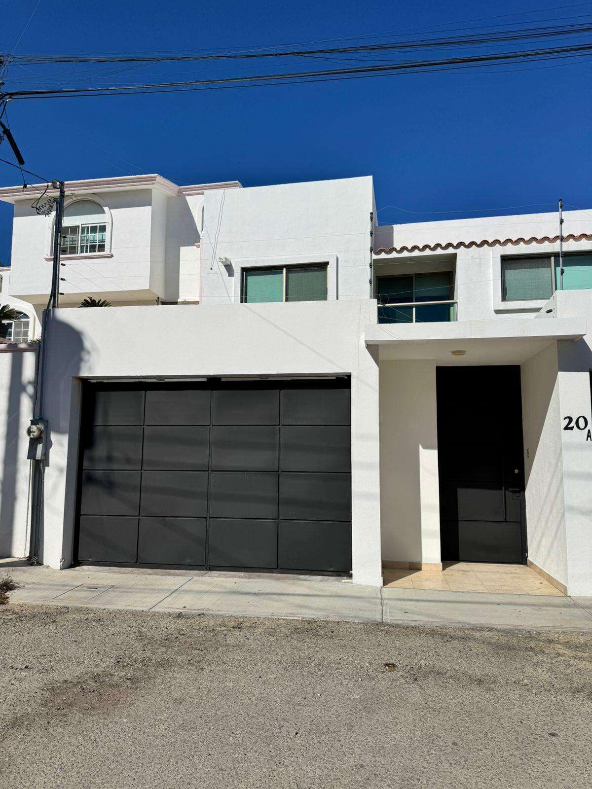 Los Cabos Magisterial Este Hermoso Condo combina amplitud, iluminaciΓ³n natural y acabados de calidad en una de las zonas mΓ‘s cΓ³modas y prΓ‘cticas para vivir , con cochera para dos autos y portΓ³n elΓ©ctrico. Cuenta con sala, comedor y cocina amplia con barra de granito. Los baΓ±os estΓ‘n renovados con canceles de vidrio, regaderas tipo lluvia y acabados modernos. Pisos de mΓ‘rmol, buena ventilaciΓ³n y excelente distribuciΓ³n. Lista para habitar o invertir, en una zona cΓ³moda y cΓ©ntrica. for sale