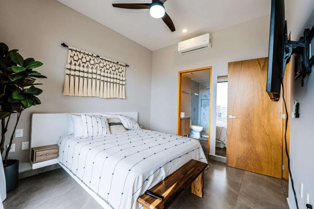 Los Cabos Residencial Coronado Location, Location, Location! Coronado Residence, ideally situated in San José del Cabo. This prime location offers unparalleled access to downtown San José del Cabo and the vibrant Art District, providing an exceptional environment for both living and working.Coronado Residence features a limited collection of 11 condominiums and 2 commercial spaces, ensuring a luxurious experience at a competitive price point. This a Penthouse 3-bedroom, layouts with corresponding 3 bathrooms, roof garden, open-concept kitchens equipped with high-quality appliances, and air conditioning for optimal comfort. Residents will also benefit from luxury amenities including a gated lobby with secure access, and a rooftop garden featuring an exclusive social area, jacuzzi, gym, and grill for alfresco enjoymen – LA MAR CONDO, Cabo Corridor, Cabo Corridor, BS