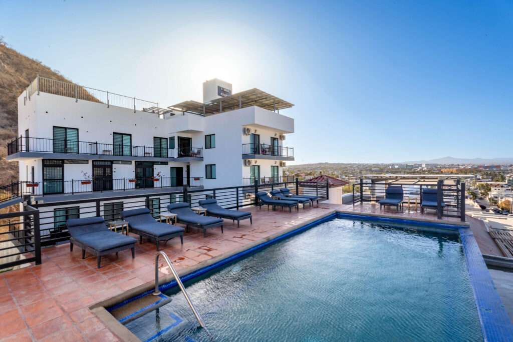 Los Cabos Fracc Lomas Del Cabo Discover this amazing sale opportunity in the Sunset area! Beautiful apartment with 2 bedrooms, 2 bathrooms, a rooftop with a pool and barbecue area. Enjoy privacy and security with controlled access gate for your peace of mind. It includes a storage room of 5.03 m² and one parking space of 15.82 m². – Morgan Residences, Cabo San Lucas, Cabo San Lucas, BS