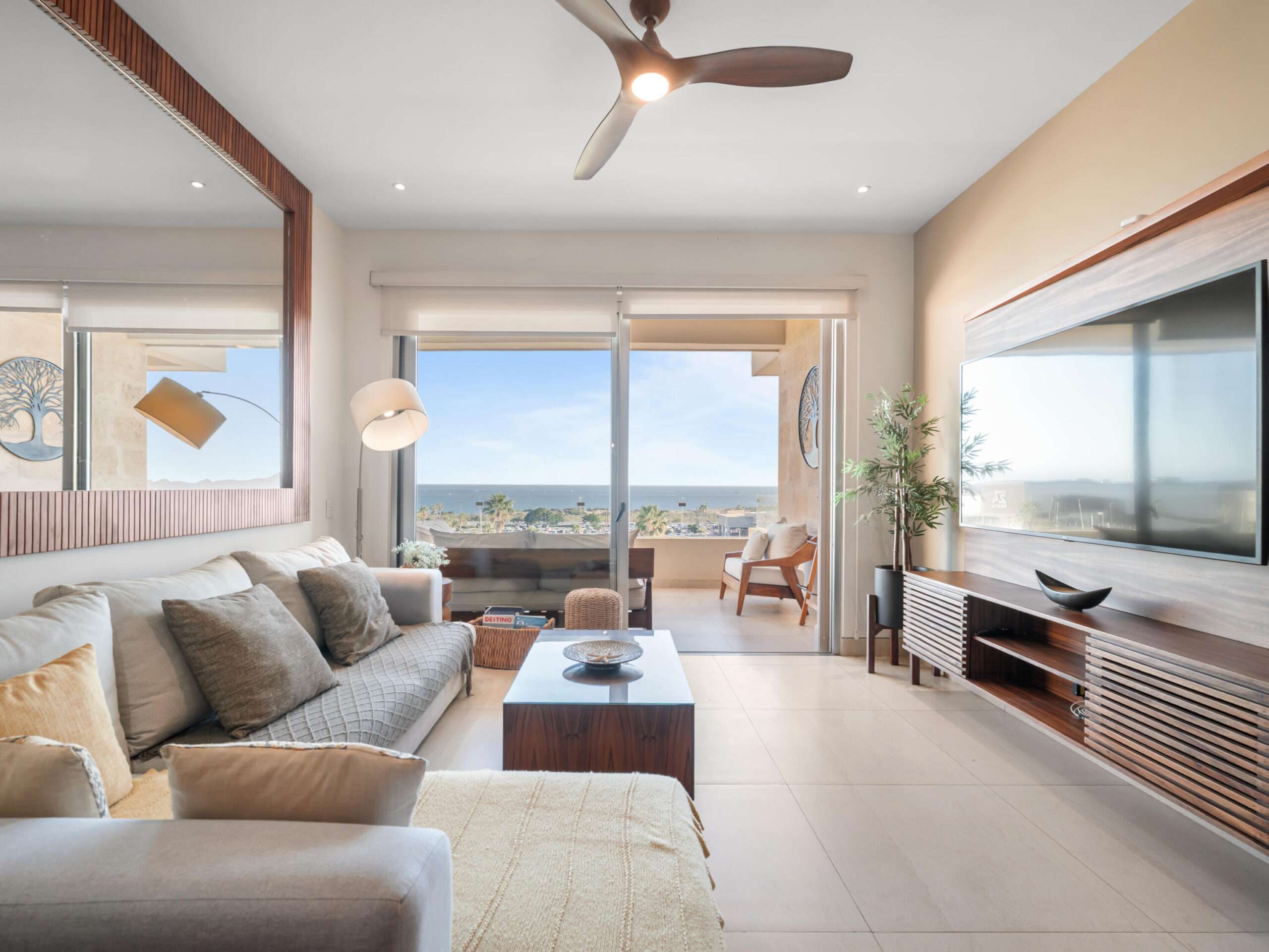 Los Cabos Marea Los Cabos Amazing 2 bedroom, 1.5 bath in the heart of Cabo, walking distance to the main beach and marina. All you need at a few steps. Great rental income property. for sale
