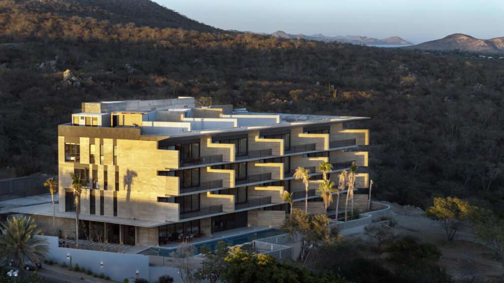 Los Cabos Marea Los Cabos Modern 3-bedroom penthouse located on the 6th floor of Marea Los Cabos, offering a prime central location in Cabo San Lucas just minutes from beaches, shopping centers, and top dining options. This bright and contemporary residence features an open-concept living and dining area with abundant natural light, a fully equipped kitchen, and a private terrace with panoramic city – Or Boutique Residences, Cabo Corridor, Cabo Corridor, BS
