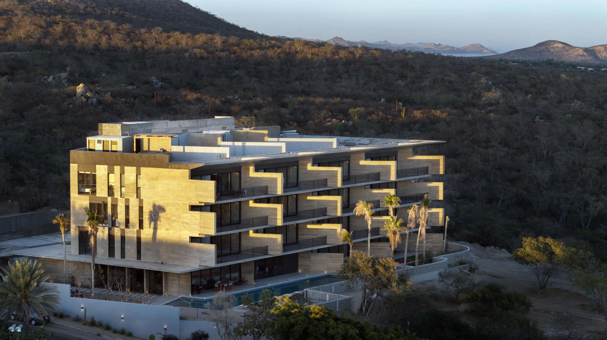 Los Cabos Marea Los Cabos Modern 3-bedroom penthouse located on the 6th floor of Marea Los Cabos, offering a prime central location in Cabo San Lucas just minutes from beaches, shopping centers, and top dining options. This bright and contemporary residence features an open-concept living and dining area with abundant natural light, a fully equipped kitchen, and a private terrace with panoramic city for sale
