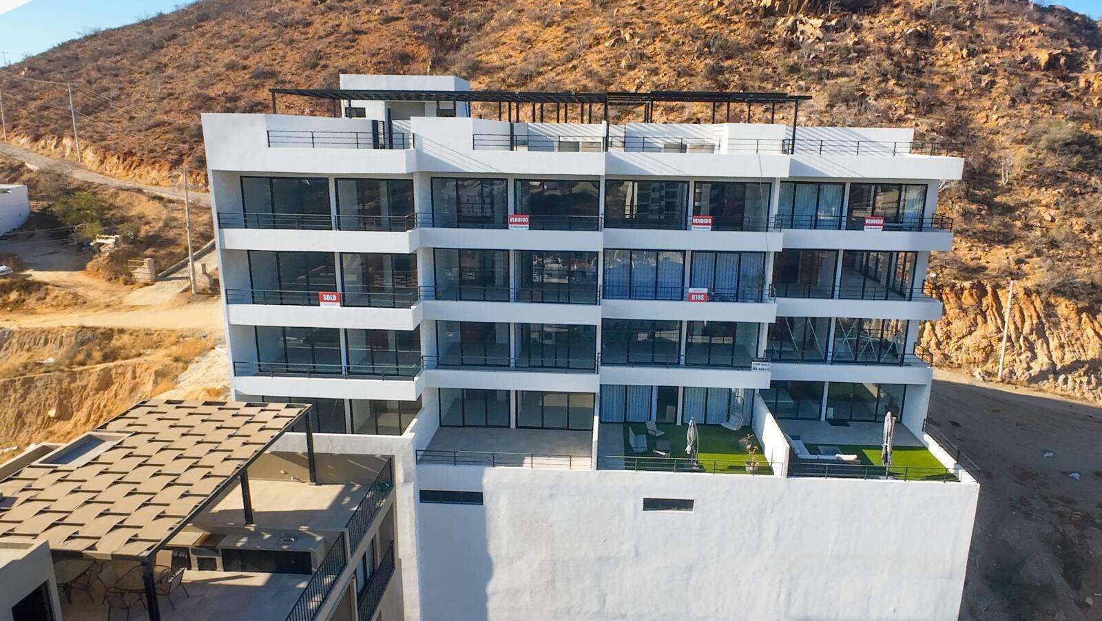 Los Cabos Alegranza This penthouse unit with its beautiful rooftop lounging area has spectacular ocean and estuary for sale