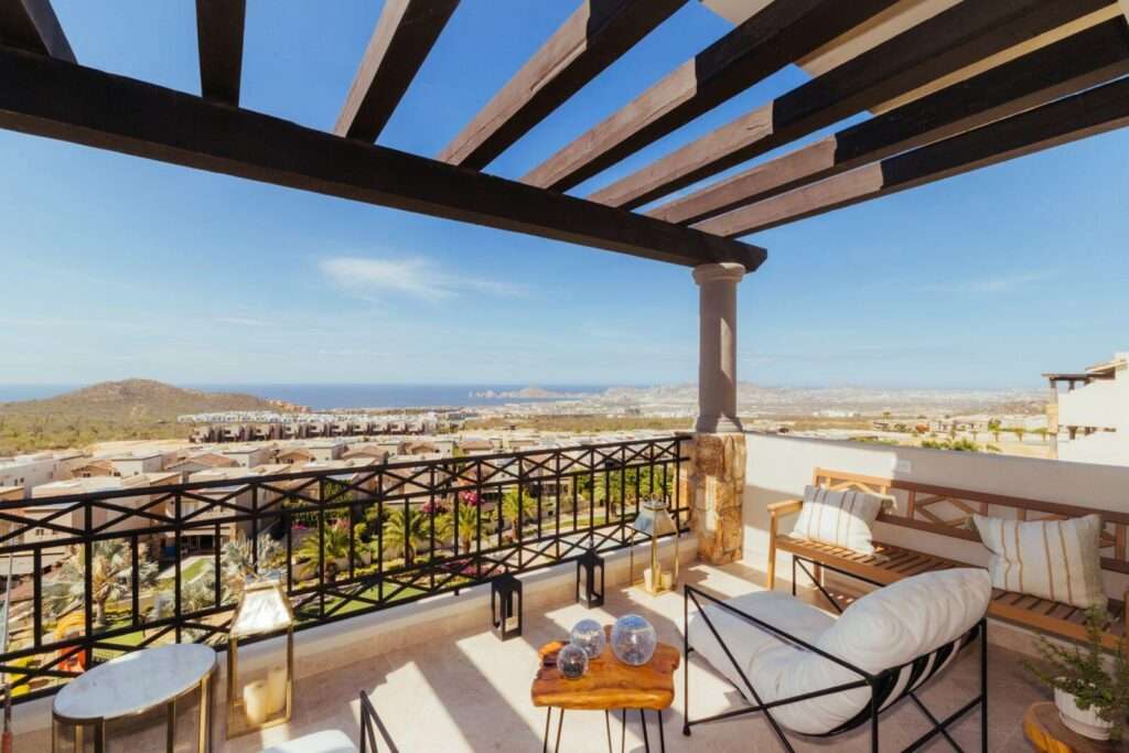 Los Cabos Fracc Lomas Del Cabo Discover this amazing sale opportunity in the Sunset area! Beautiful apartment with 2 bedrooms, 2 bathrooms, a rooftop with a pool and barbecue area. Enjoy privacy and security with controlled access gate for your peace of mind. It includes a storage room of 5.03 m² and one parking space of 15.82 m². – Penthouse Ventanas 3B, Cabo Corridor, Cabo Corridor, BS
