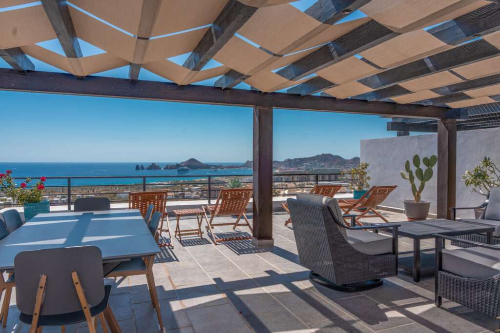Los Cabos Mistiq Los Cabos Discover MISTIQ Los Cabos, an exclusive residential development in the desirable Cabo Corridor. This beautifully designed residence offers 158 m² of living space with 2 bedrooms and 2.5 bathrooms, featuring a layout that maximizes natural light and indoor-outdoor living. The unit is fully furnished and equipped, ready to enjoy. Residents of MISTIQ Los Cabos enjoy resort-style amenities, elegant common areas, and a prime location just minutes from beaches, golf courses, restaurants, and the Marina of Cabo San Lucas. – PH, Cabo Corridor, BS