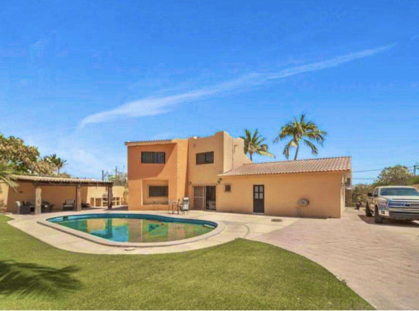 Los Cabos San Jose Viejo This exceptionally spacious single-family home, one of the largest properties in the area, is ideally located in San Jose del Cabo, just 5 minutes from Los Cabos International Airport and 15 minutes from downtown San Jose del Cabo. The property sits only two blocks from the Transpeninsular Highway, offering excellent accessibility while maintaining privacy.Set on a generous 9,150 sq ft lot, this home offers expansive indoor and outdoor living spaces, a rare find in this location. The property features a private swimming pool, large garden areas, a covered outdoor terrace, and a BBQ area, creating an ideal setting for enjoying the Baja lifestyle.The home offers a functional and comfortable layout with ample natural light, oversized social areas, and excellent outdoor flow. The large yard provides flexibility for residential use, potential future enhancements, or additional improvements. Ample parking space adds functionality and versatility to the property.Esta casa unifamiliar excepcionalmente amplia, una de las mΓ‘s grandes de la zona, se encuentra estratΓ©gicamente ubicada en San JosΓ© del Cabo, a solo 5 minutos del Aeropuerto Internacional de Los Cabos y 15 minutos del centro de San JosΓ© del Cabo. La propiedad estΓ‘ situada a ΓΊnicamente 2 cuadras de la Carretera Transpeninsular, ofreciendo excelente accesibilidad sin sacrificar privacidad.Ubicada sobre un generoso terreno de aproximadamente 850 mΒ², esta propiedad ofrece amplios espacios interiores y exteriores, algo poco comΓΊn en esta ubicaciΓ³n. Cuenta con alberca privada, Γ‘reas de jardΓn de gran tamaΓ±o, terraza exterior techada y Γ‘rea de asador, creando un entorno ideal para disfrutar del estilo de vida de Baja California Sur.La casa ofrece una distribuciΓ³n funcional y cΓ³moda, con excelente iluminaciΓ³n natural, Γ‘reas sociales amplias y una muy buena integraciΓ³n entre espacios interiores y exteriores.El amplio jardΓn brinda flexibilidad para uso residencial, posibles ampliaciones futuras o mejoras adicionales. El estacionamiento amplio agrega funcionalidad y versatilidad a la propiedad. for sale