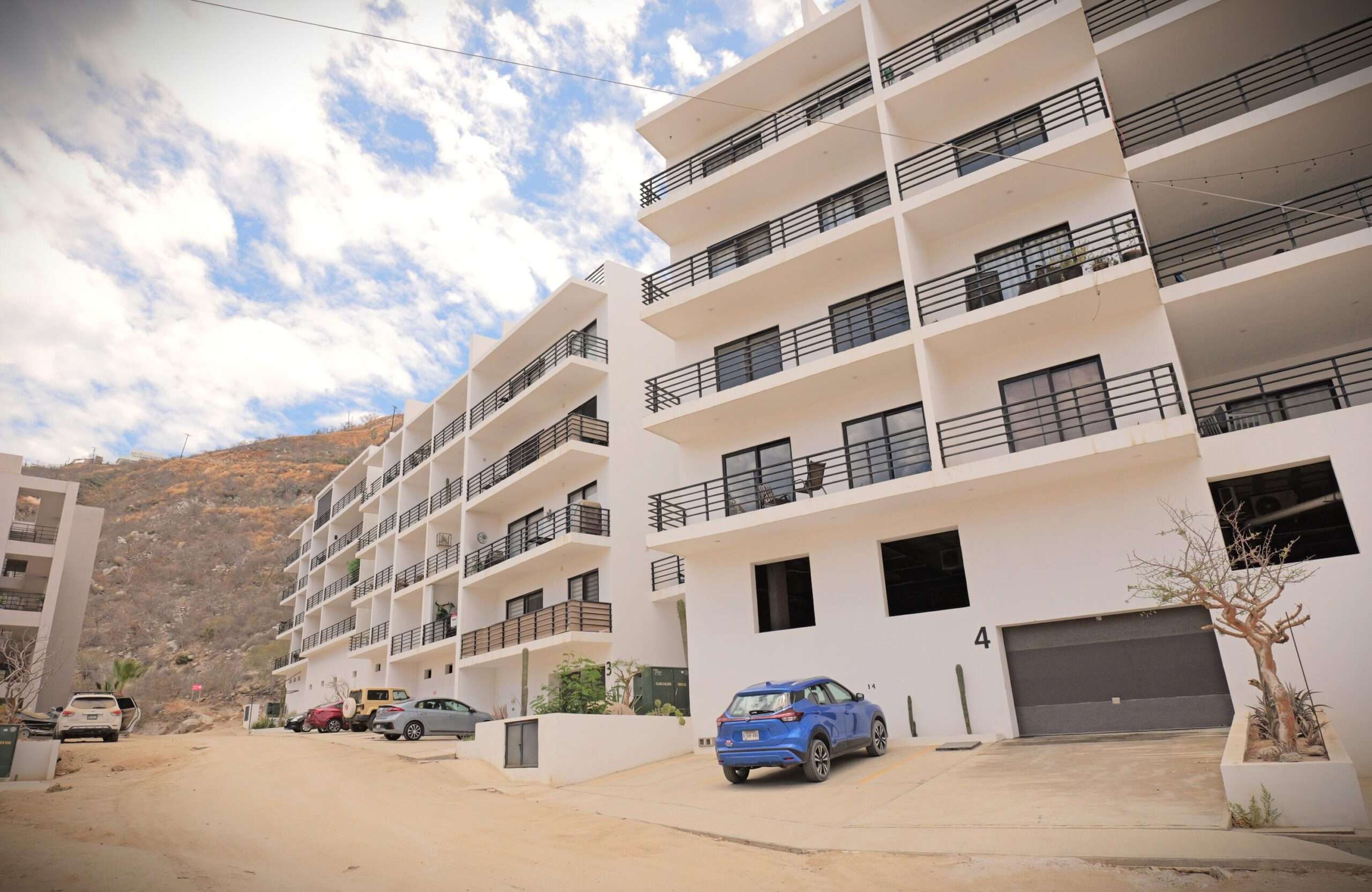 Los Cabos Csl Near Bch &Mar:Gen This is one of the nicest condos you'll see on the market. Five min. away from the Marina and close to El Pedregal. The upgrades, furnishings, and artwork alone are valued at over – PRIVADA DEL AGUA S/N, Cabo San Lucas, BS