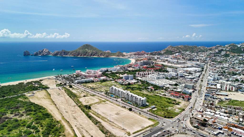 Los Cabos La Vista Welcome to La Vista D101, a beautifully renovated ground-floor corner condo that perfectly blends comfort, style, and convenience. This bright and spacious 3-bedroom, 3-bathroom residence offers partial sea – Puerta Cabos Village Penthouse, Cabo San Lucas, BS