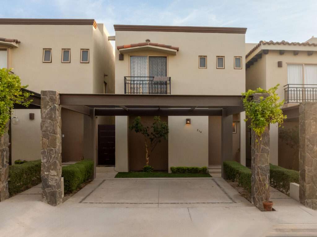 Los Cabos Camino Del Mar A unique opportunity to acquire a furnished home with 3 bedrooms, 2 and a ½ baths, 2 car garage, patio, and a rooftop with ocean, mountain and golf course – residencial camino del mar, Cabo Corridor, BS