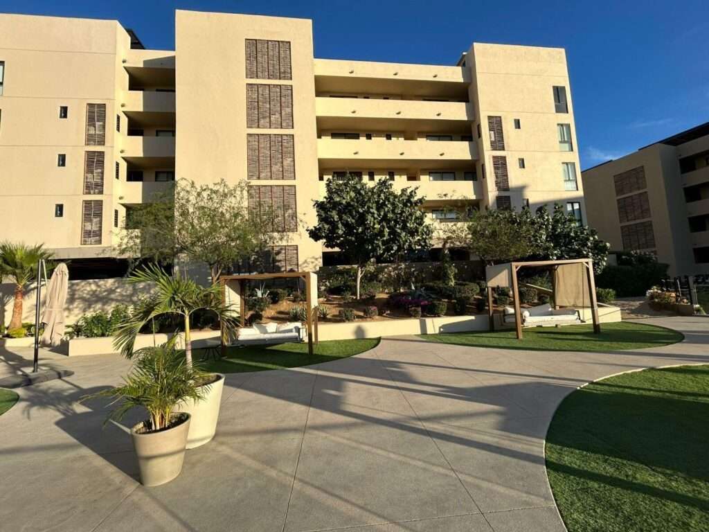 Los Cabos Marea Los Cabos Amazing 2 bedroom, 1.5 bath in the heart of Cabo, walking distance to the main beach and marina. All you need at a few steps. Great rental income property. – SN Av. Cotero, Cabo Corridor, BS