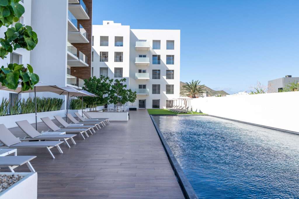 Los Cabos Residencial Coronado Location, Location, Location! Coronado Residence, ideally situated in San José del Cabo. This prime location offers unparalleled access to downtown San José del Cabo and the vibrant Art District, providing an exceptional environment for both living and working.Coronado Residence features a limited collection of 11 condominiums and 2 commercial spaces, ensuring a luxurious experience at a competitive price point. This a Penthouse 3-bedroom, layouts with corresponding 3 bathrooms, roof garden, open-concept kitchens equipped with high-quality appliances, and air conditioning for optimal comfort. Residents will also benefit from luxury amenities including a gated lobby with secure access, and a rooftop garden featuring an exclusive social area, jacuzzi, gym, and grill for alfresco enjoymen – SN CALLE DEL PESCADOR, Cabo San Lucas, BS