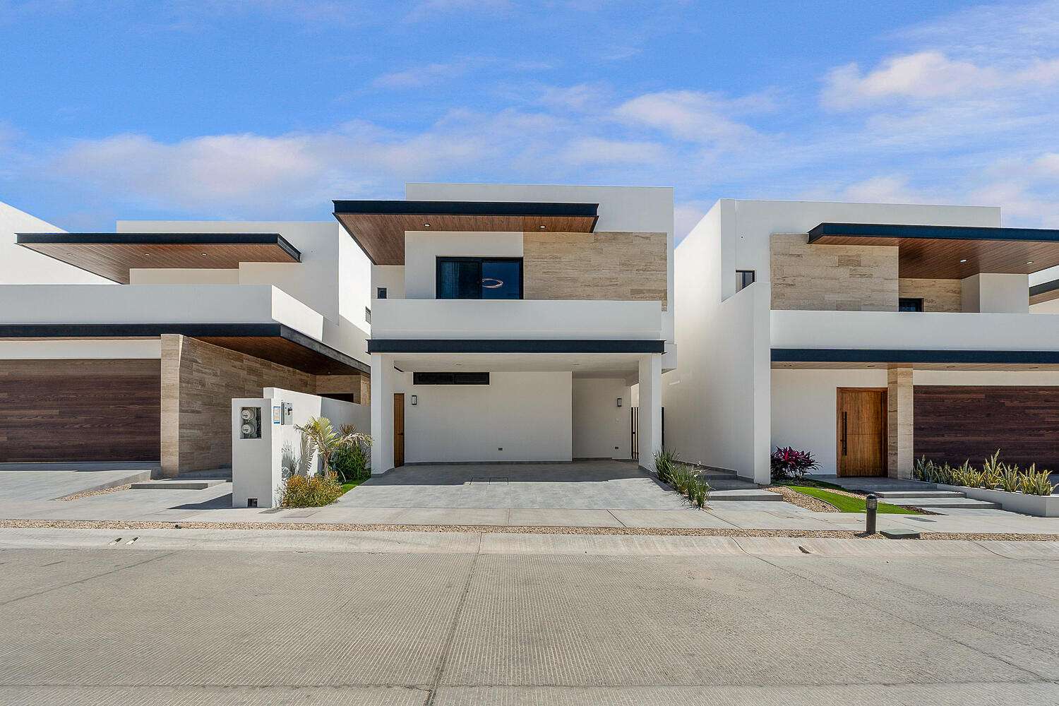 Los Cabos Rancho Par-El Cielito Hot sale! Priced to sell Modern Tuscan Townhome in El CielitoLocated atop Rancho ParaΓso, this beautiful 3 bedroom, 3 bathroom corner unit offers privacy, and tranquility. Enjoy stunning ocean for sale