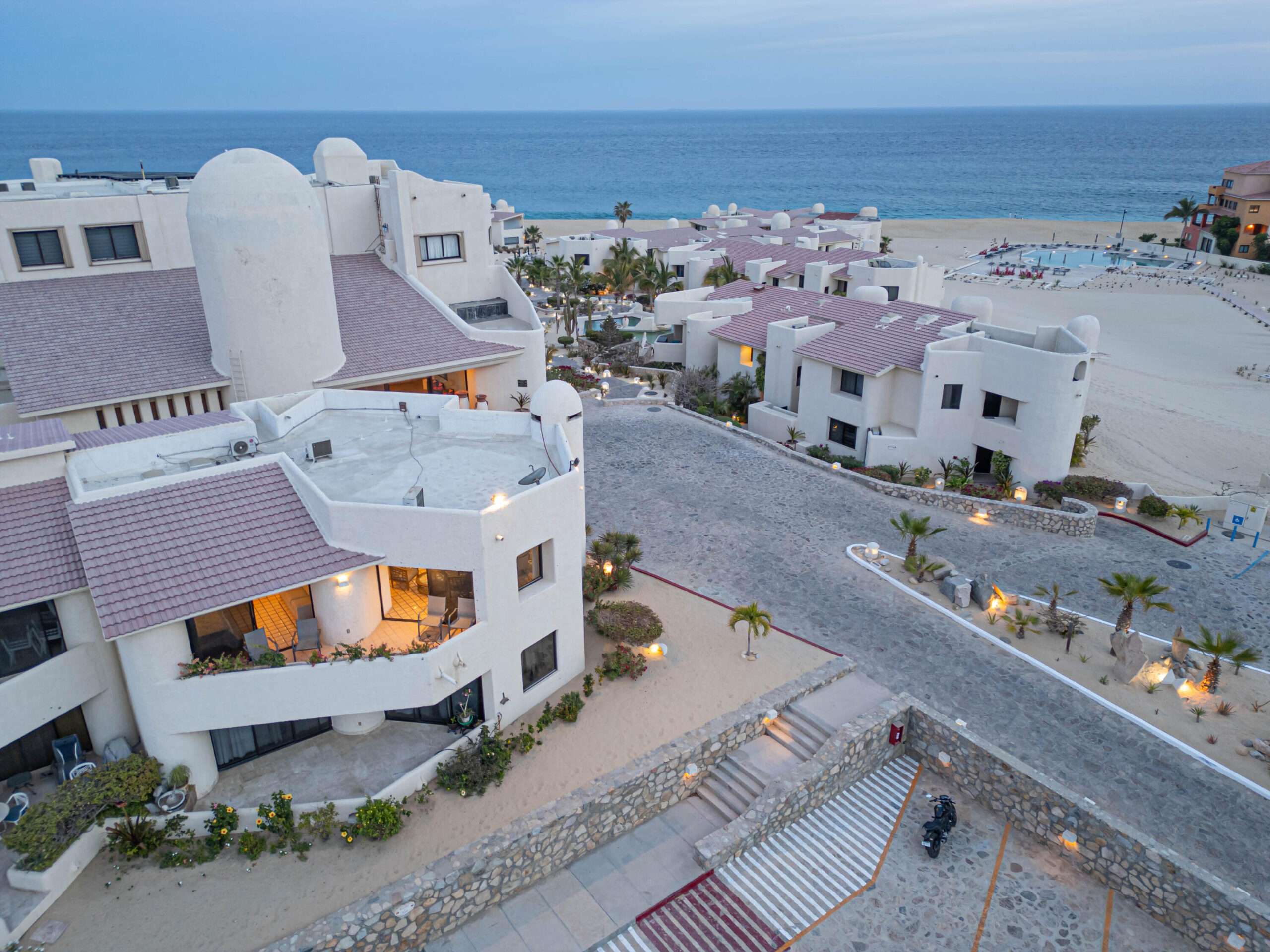 Los Cabos Alba Residences Discover the epitome of affordable luxury living at the newly launched Alba Residences. Strategically located just steps from the main highway, this property offers unparalleled accessibility and convenience. In addition to residential units, Alba features commercial spaces on the first two floors, enhancing the overall living experience for residents. We are pleased to announce that the final units are still available at pre-sale pricing. For further information, please do not hesitate to contact me. Finishings extra.PRICE IS BASED. Descubra el epΓtome de la vida de lujo asequible en las reciΓ©n inauguradas Alba Residences. Estrategicamente ubicadas a solo unos pasos de la carretera principal, esta propiedad ofrece una accesibilidad y conveniencia inigualables. AdemΓ‘s de las unidades residenciales, Alba cuenta con espacios comerciales en los primeros dos pisos, mejorando la experiencia de vida en general para los residentes. Nos complace anunciar que las ΓΊltimas unidades aΓΊn estΓ‘n disponibles a precios de pre-venta. Para mΓ‘s informaciΓ³n, no dude en ponerse en contacto conmigo. Acabados extra for sale
