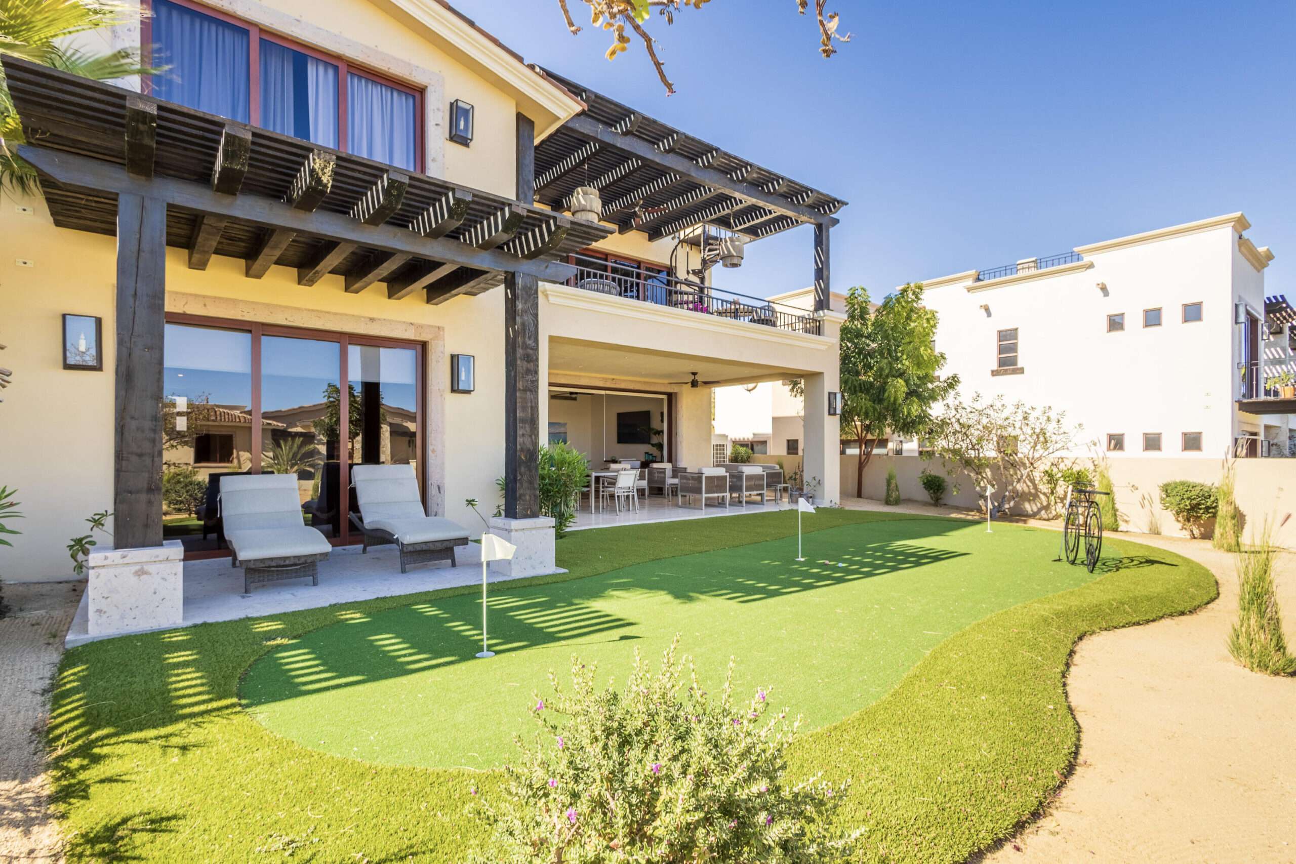 Los Cabos Marea Los Cabos Amazing 2 bedroom, 1.5 bath in the heart of Cabo, walking distance to the main beach and marina. All you need at a few steps. Great rental income property. for sale