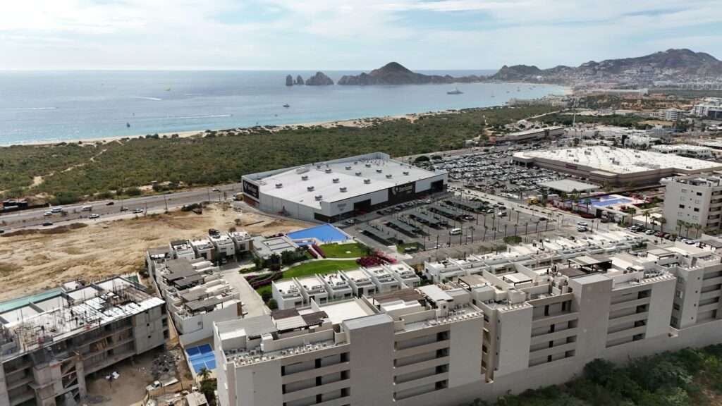 Los Cabos Cora Situated in the heart of San José del Cabo, this property is close to the beach, shopping, and the vibrant downtown area, where art galleries, restaurants, and cultural attractions are plentiful. Whether you're looking for a primary residence, vacation home, or investment property, this condo offers the perfect blend of luxury and convenience, all set in a peaceful, ocean- – Vista Velas 1, Cabo Corridor, BS